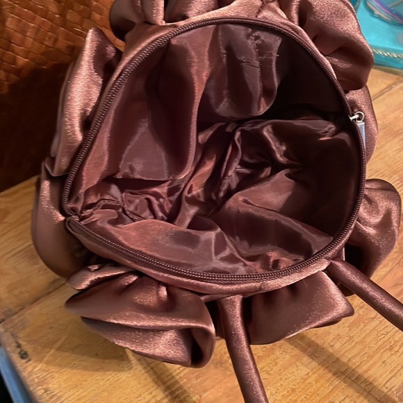 Satin rosette purse - Picture 3 of 7